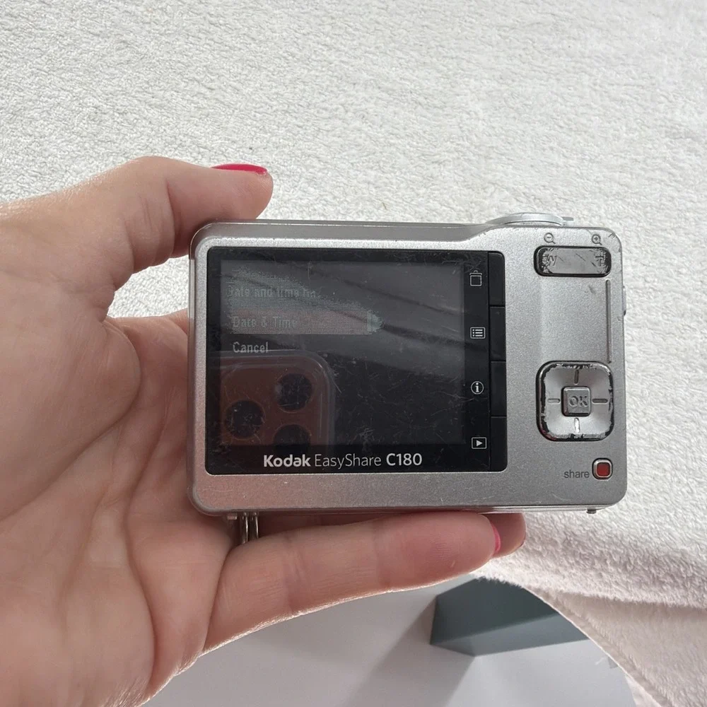 Kodak EasyShare C180 10.2MP Digital Camera - Silver For Parts Screen Has Black